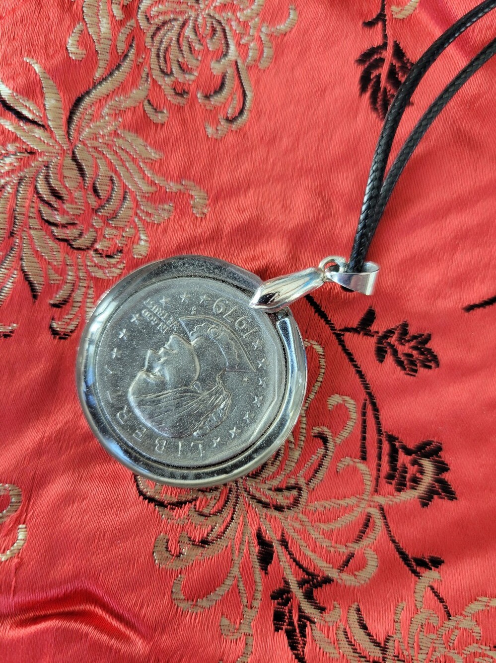 1979 US Susan B. Anthony Coin Pendant - Handcrafted Vintage Coin Resin Necklace - Picture 7 of 13